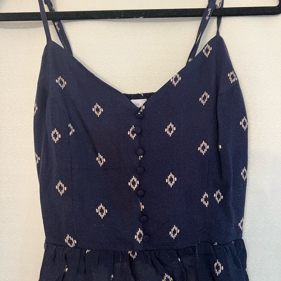 adjustable straps. Very flattering and barely worn - Picture 2 of 3